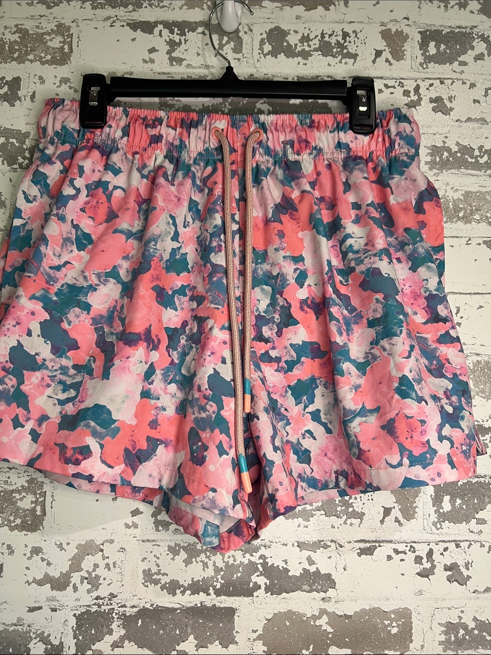 Women's Pink & Teal Abstract Athletic Shorts with Drawstring